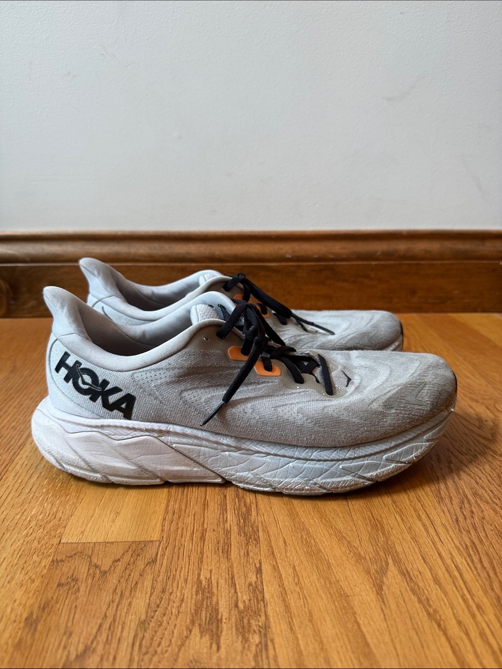 Hoka Arahi 6 Running Shoes Light Grey Orange Men's Size 9.5D